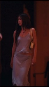 作為@chanelofficial 全球品牌大使 @jennierubyjane 當然不會缺席 @matthieu_blazy 首個操刀的系列！ 她今天於巴黎出席 Chanel 2026春夏系列時裝秀，到場時引起一眾粉絲尖叫。 #BAZAARCelebrity #chanel #jenniechanel #jennie #blackpink #제니 #김제니 #블랙핑크 #kimjennie #jennieblackpink #harpersbazaarhk #bazaarhk #writer_sb （Video credit @chanelofficial ) | Harper's BAZAAR HK