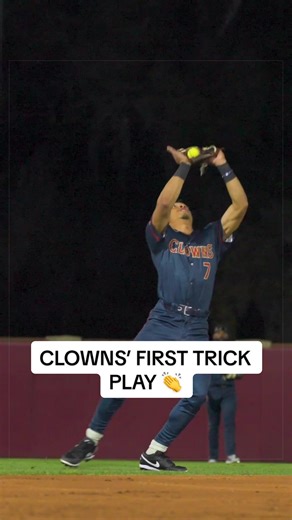 @Buxxx and @Eli Paton combined for @The Indianapolis Clowns FIRST EVER trick play 👏 #bananaball #indianapolisclowns #savannahbananas #trickplay #baseballtiktoks