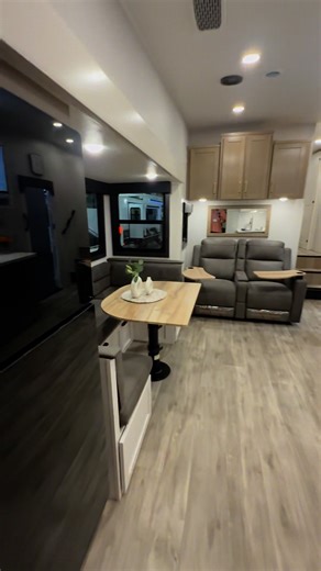 53K views · 402 reactions | 2026 Jayco Eagle 31QCD #jayco #rvtour #5thwheel | The RV Hunter | Facebook