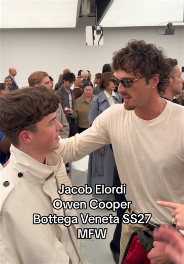 #JacobElordi e #OwenCooper insieme in front row allo show primavera-estate 2027 di #Bottega Veneta. #MilanoFashionWeek
