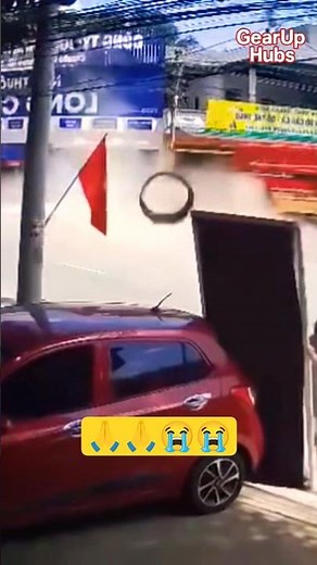 😨 Dangerous Tire Blast on the Road – Caught Live!