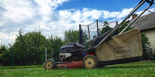 How to Dispose of Old Lawn Mowers | LoadUp