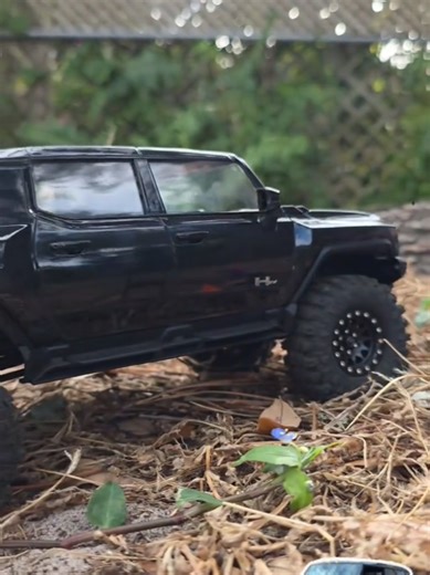 FMS 1:18 FCX18 Hummer EV Pickup hobby Grade 4x4 metal links portal axles metal steering links 900mah battery included with controller ready to run #hummer #hummerev #h2 #rctruck ##fcx18 @rcb.racing_crawling_bashing @DZRC DERT ZOMBIE @Quicksilver RC @BargainBashersRc @misfit_rc_420 @TheChad @603 RC @Lily_FMS @C.K.hobbyshop
