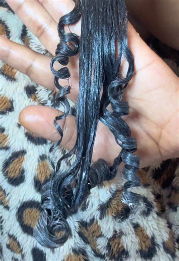 I haven’t trimmed my ends in YEARS 😭 Tonight I finally did it and my curls immediately started showing off 🔥 Carrot Oil Blue Magic   Coconut Oil Blue Magic   twists for the night 🌙😮‍💨 Is trimming your ends something you do regularly or do you avoid it like me? 👀