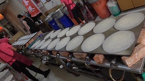 How to Make Spring Roll Skin潤餅皮製作 (Taiwanese Traditional Spring Roll Wrappers) | 94愛七桃 | Facebook