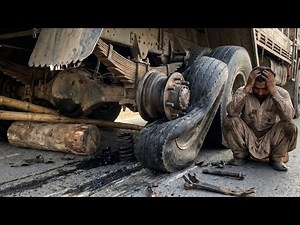 Pakistani Truck Axle Snapped on Road | Mechanics' Amazing Roadside Fix