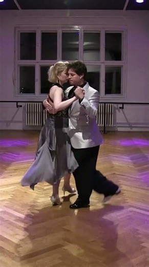 Tango - Playing with parallel and crossed system