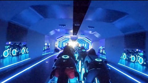 上海迪士尼乐园中，科技感十足的项目，有着星球大战的即视感！