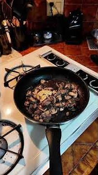 Easy and delicious creamy Chicken Marsala! #easyrecipe #dinnerideas