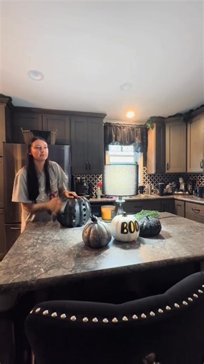 Let’s clean this house #clean #cleanwithme #housecleaning #coffee #goodmorning #kitchen #bathroom #goth #laundry #cleaning | Eva Martinez