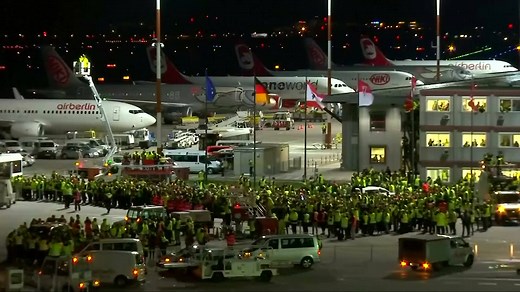 Mit Air Berlin verschwindet auch ein Stück Berlin: Der letzte Linienflug unter eigener Flugnummer landete in der Nacht zum Samstag in Tegel. Es war ein tränenreicher Abschied. faz.net/-gqi-938ep?GEPC=s6 | FAZ.NET - Frankfurter Allgemeine Zeitung