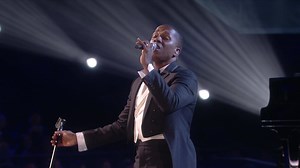 Leslie Odom Jr. takes the crowd to heaven with his angelic voice. 🎶 | Victoria's Secret Fashion Show