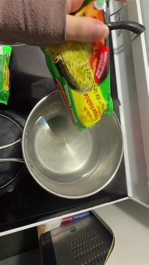 اطيب اندومي مع البست وعل سحور 🤭🤭🎀وبي بيتها لقلوبي @عاشـᬼ💔ᬼـقة الصـᬼ ꙰🧸⑅⃝ــمت #لاتنسوني_بالمتابعة_ولايك_وحركة_الاكسبلور #عباراتكم_الفخمه📿📌تجبرني_انشر #حركت_اكسبلو✨🖤 #اعادة_النشر🔃 #🎀