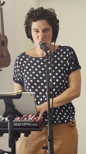 Excerpts from Loopy Pro Jam #17 🍩 I just uploaded Jam #28 to my YouTube channel, I hope you check it out! 📺 #ohhh #ahhhh #loopypro #looping #spoons #asalato #vocaleffect #mpkmini #ipad #ios #music #musician #onewomanband