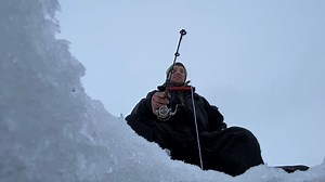 Ice fishing draws hundreds along Lake Erie during winter artic blast