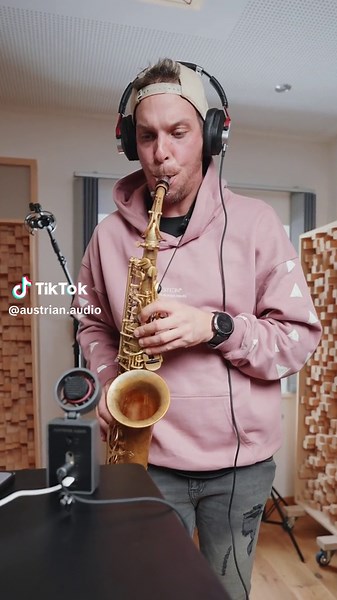 This week we recorded saxophone with the MiCreator. The completely mobile setup makes it ultra quick and easy. 🎷🎤 #brass #saxophone #microphone #recording #recordingstudio #micreator