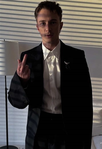 Exploring 'The Romcom Contract' by Feral Blue Eyes on Wattpad