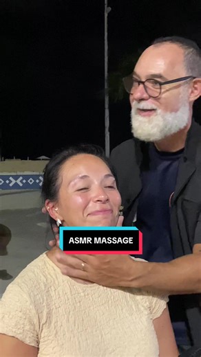 ASMR Massage na Praia com Jessica do Chile