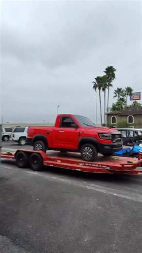 Chuy Rmz Clips on Instagram: "Llevamos la Mini Baby TRX al taller… y ni el mecánico sabía por dónde empezar 😳⚡ Llevamos la Mini Baby TRX al taller donde arreglan carritos de golf y el mecánico quedó sacado de onda 😅 Nos preguntó qué tipo de troquita era y le dijimos que era china. Checó la pila… bueno, realmente ni encontró las pilas al principio 😅 pero atrás en la caja dice que son baterías de litio. Nos comentó que esas baterías, cuando se descargan por completo, casi nunca vuelven a agarra