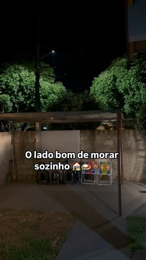 Raul Vitor on Instagram: "Hoje fiz frango à parmegiana 😋🤌🏽 #morandosozinho #diaadia #rotina #receita #comida #janta #cozinhando"