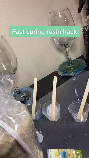 A little heat can be resins best friend when it comes to curing. But I’m not perfect! Love to share this journey with you guys even when it comes to my mistakes! 😊 #resinhacks #resintipsandtricks #heatinglamp #fastcureepoxyresin #learnwithme #fypartist