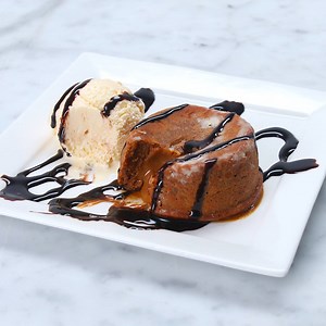 3.9M views · 28K reactions | Pastel de lava con relleno de dulce de leche | Tasty Latam | Facebook