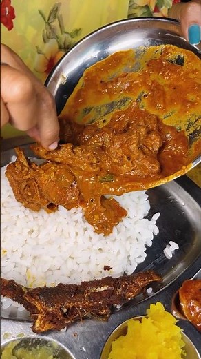 MC റോഡിനോട്‌ ചേർന്ന് നാടൻകോഴികറിയും കൂട്ടി ഊണും കപ്പയും ബീഫുമൊക്കെ കിട്ടുന്ന തട്ടുകട|Trivandrum