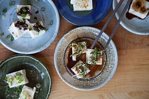 Culinary instructor and cookbook author Andrea Nguyen shows you how to make killer tofu at home: chfstps.co/2rEz6FK. If you’re interested in more Vietnamese cuisine, be sure to check out her most recent book: Vietnamese Food Any Day: amzn.to/36aGRlH. For more great recipes and videos, subscribe to Studio Pass before December 31, 2019 and save $20 with code HOLIDAY20: chfstps.co/2teVDcQ. | ChefSteps