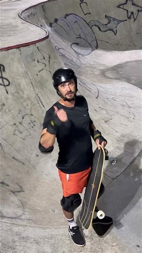 Surfskate in the Bowl 🌊🔥 Training to improve my surfing!