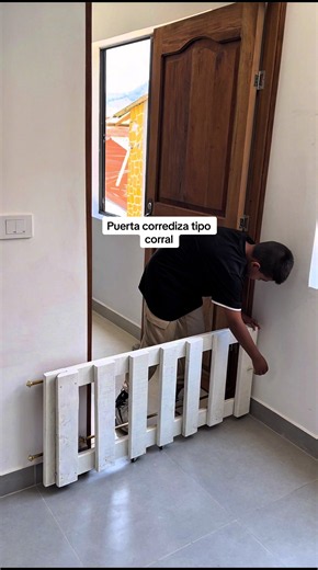 Cómo hacer una puerta corrediza tipo corral | Barn Door DIY
