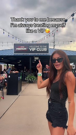 VIP Club Experience at Hollywood Casino Amphitheatre