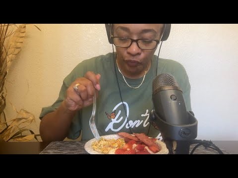 ASMR | Eating ~ Satisfying bacon, eggs and more! 🥓 🍳🍓🍌