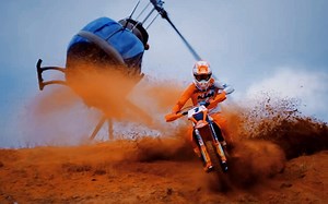 KTM EXC 系列无畏挑战的极致探索者为硬耐力而生强悍征服每一处险境！#ReadyToRace