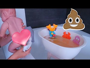 REBORN DOLLS-Morning routine-bath time for babies. Reborn care-changing diapers, trimming nails