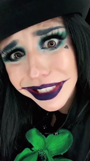 First Day on the Internet: Funny Reactions from Best Friend