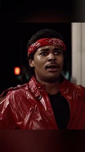 "That's Not a Knife..." 🔪 The Iconic Scene That Defines Crocodile Dundee! 😂 | Movie Clip