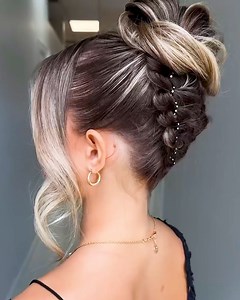 129K views · 499 reactions | Hairstylist presents one stunning way how to style hair✨ | Rush Brush | Facebook