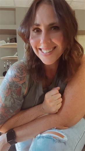 Jody on Instagram: "Balayage vs foils for highlights. I get this question often so why not make a reel about it !"