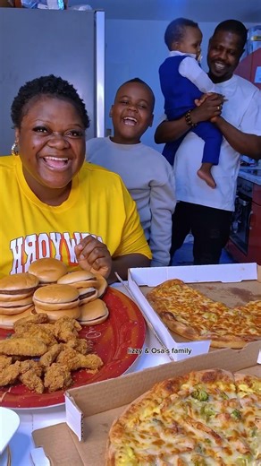 The winner of the show is contestants 3 . Family Food Show: Pizza & Burger Challenge