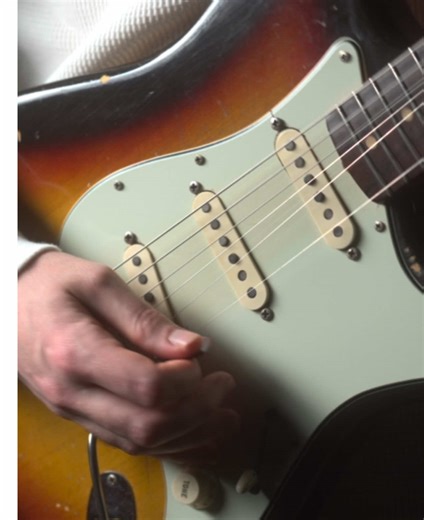 Who ordered the E Noodles? Tabs up on Patreon - link in bio #fender #stratocaster #precbs