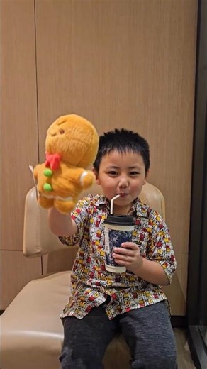 Ivern #happy #drink 🥤🧸#chagee with #doll 😁