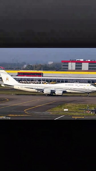 Boeing mengembangkan Boeing 747-8 sebagai generasi terbaru dari keluarga 747 pada akhir 2000-an. Versi VIP-nya disebut Boeing Business Jet (BBJ) yang dibuat khusus untuk kepala negara atau miliarder. Pemerintah Brunei memesan varian ini sebagai pesawat kerajaan/VIP dengan interior yang sangat mewah. Pesawat tersebut kemudian dimodifikasi dengan kabin khusus seperti ruang rapat, lounge, dan kamar tidur Sultan. Pesawat dioperasikan oleh Royal Brunei Air Force untuk perjalanan resmi keluarga keraja