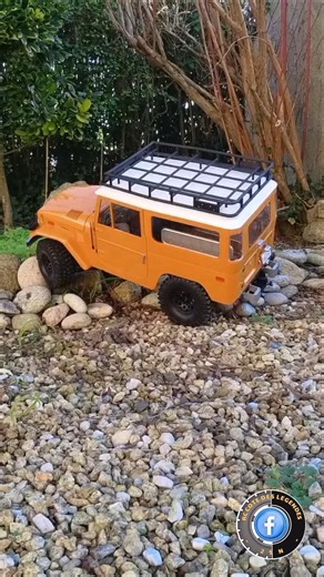 Arrivée du Crawler FMS Toyota FJ40. Premier run au jardin.