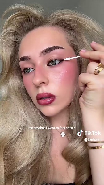 Black Eyeliner: Fixes and Hacks for a Stunning Look