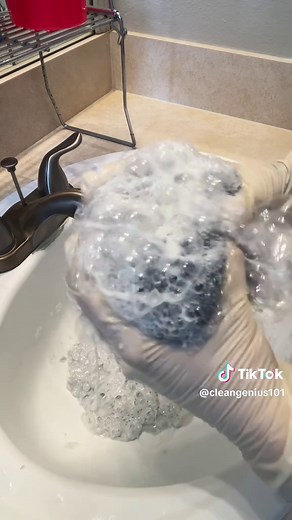 The plan was to get rid of this Irish Spring soaked bar of soap until i realized how perfect the texture turned out to be! I couldnt stop playing in it! A lil disappointed the rinse sucked!! Of course, im still saving it!! Happy Thanksgiving🦃 #cleangenius101 #irishsprings #cleantok #spongetok #asmrtok #asmrspongesqueezes #asmrsqueezing #asmrsounds #thirstythursday #fyp💋