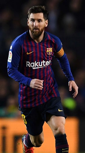 Football Decode on Instagram: "Meme History & Origin:- On October 4, 2018, a behind-the-scenes momentfrom a commercial shoot at Juhu Beach in Mumbai went viralfor all the wrong reasons. The legendary Bollywood actorAmitabh Bachchan, known for his composure and professionalism, was caught in a tense moment when a makeup artist accidentally sprayedhairspray into his eyes. The iconic moment showed the veteran actor expressing his displeasure, but what reallycaught the attention of the internet was