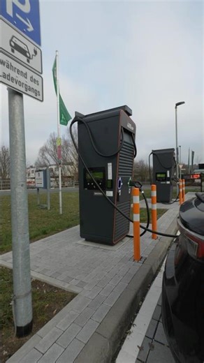 Charging for just 49ct/kWh at this petrol station?! #youtubeshorts #adhoc #electriccar