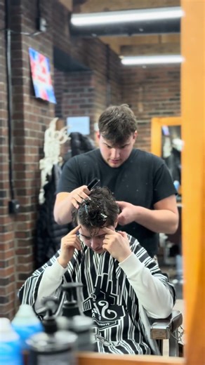 WATCH THIS CRAZY TRANSFORMATION 👀😎👏 #barber #homeoffade #menshaircut #barbershop #menshairstyle