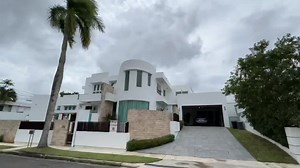 26K views · 261 reactions | SANTA MARIA, San Juan, PR- new list! For sale- asking 2.5M - Moderna residencia con todos los extras y lujos que buscas, placas solares y baterias Tesla, vinera, cine, todo completamente remodelado, cocina de ensueño, baños de concha nacar, 5 cuartos 5 baños, segundo piso con acceso independiente- 5,900pc y 960 metros de solar. Terraza con area de cocina y piscina. Javi 787-717-0187 | MiCorredor.com real estate | Facebook