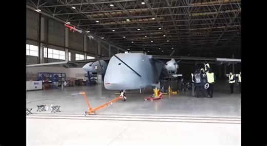 China tests the world’s heaviest cargo drone, “Changying-8.”